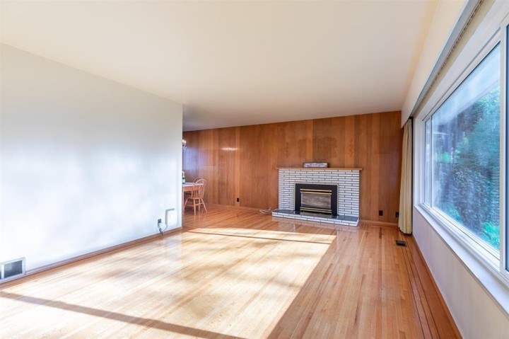 Photo 4 at 5482 Rhodes Street, Collingwood VE, Vancouver East