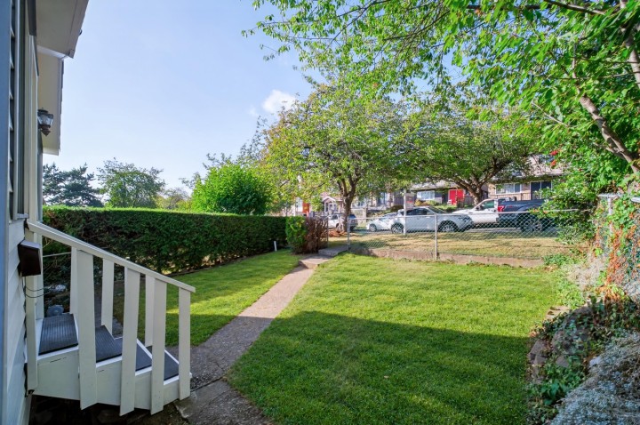 Photo 2 at 966 E 64th Avenue, South Vancouver, Vancouver East