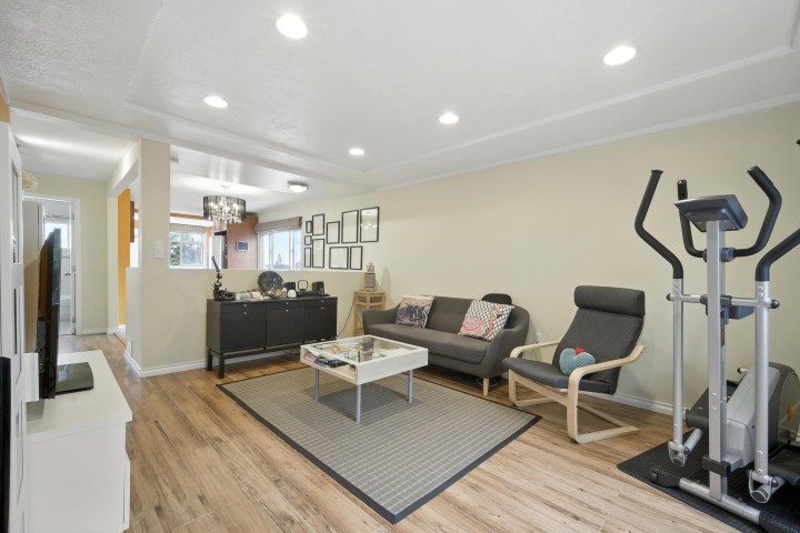Photo 6 at 966 E 64th Avenue, South Vancouver, Vancouver East