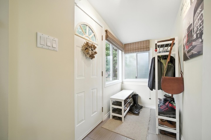 Photo 3 at 966 E 64th Avenue, South Vancouver, Vancouver East