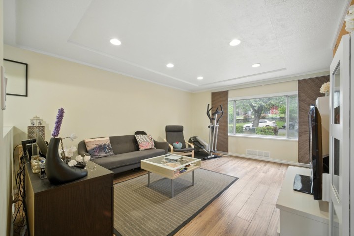 Photo 8 at 966 E 64th Avenue, South Vancouver, Vancouver East