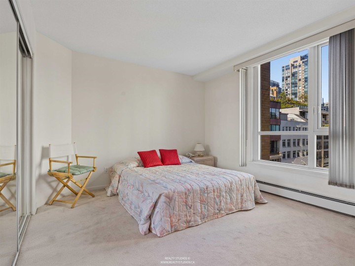 Photo 12 at 705 - 388 Drake Street, Yaletown, Vancouver West