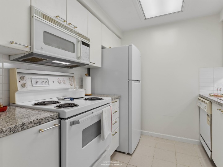 Photo 24 at 705 - 388 Drake Street, Yaletown, Vancouver West