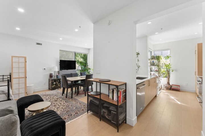 Photo 2 at 101 - 2242 Marine Drive, Dundarave, West Vancouver
