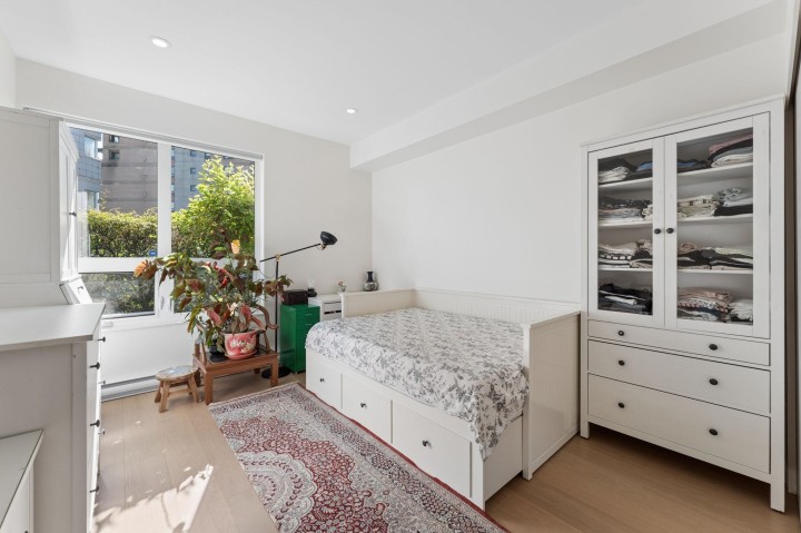 Photo 6 at 101 - 2242 Marine Drive, Dundarave, West Vancouver