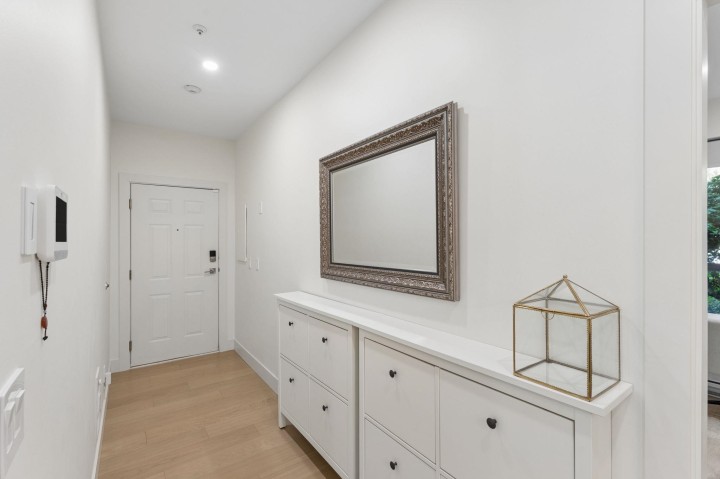 Photo 7 at 101 - 2242 Marine Drive, Dundarave, West Vancouver