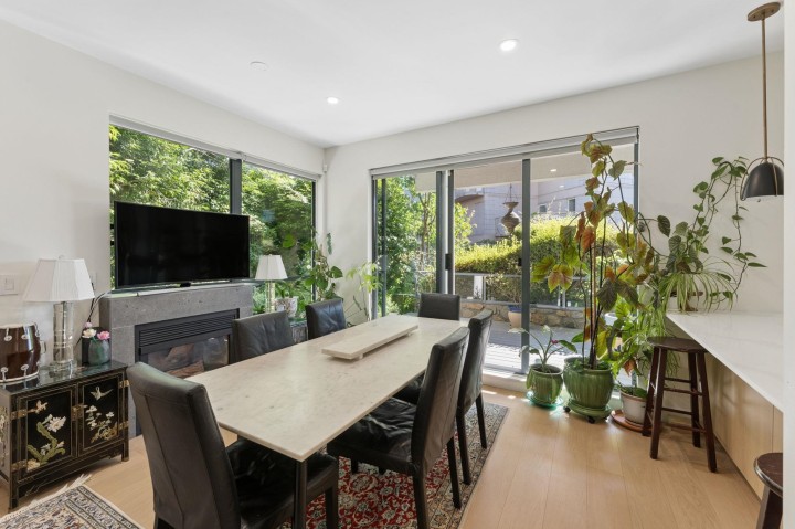 Photo 3 at 101 - 2242 Marine Drive, Dundarave, West Vancouver