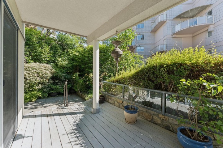 Photo 9 at 101 - 2242 Marine Drive, Dundarave, West Vancouver