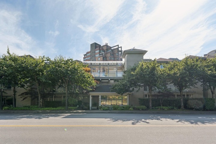 Photo 4 at 101 - 2242 Marine Drive, Dundarave, West Vancouver