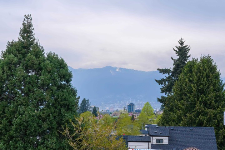 Photo 4 at 1 - 5595 Fleming Street, Knight, Vancouver East