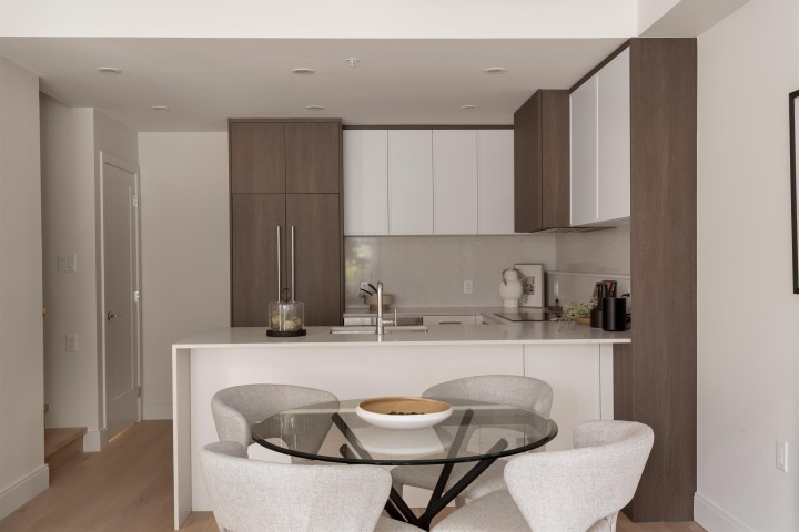 Photo 3 at 207 - 378 W 45th Avenue, Oakridge VW, Vancouver West