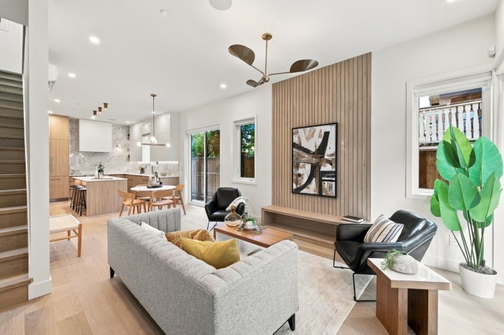 Photo 2 at 2 - 2509 Kitchener Street, Renfrew VE, Vancouver East