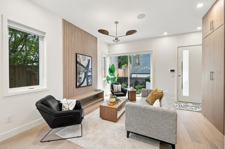 Photo 5 at 2 - 2509 Kitchener Street, Renfrew VE, Vancouver East