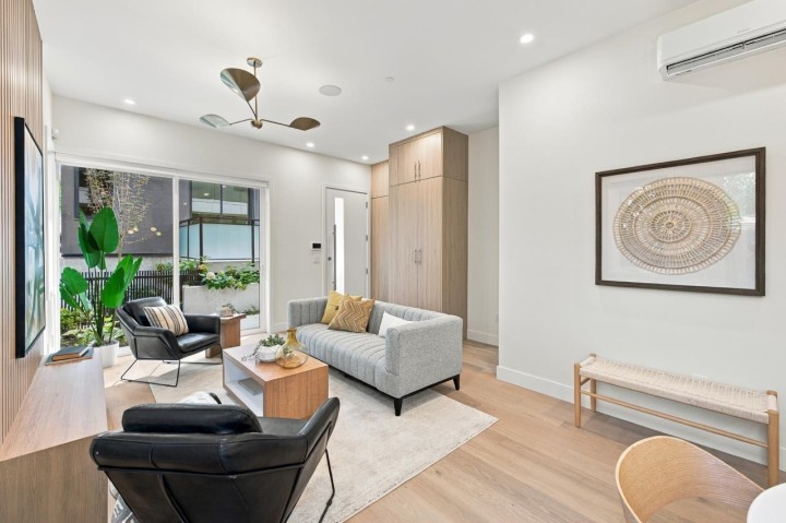 Photo 4 at 2 - 2509 Kitchener Street, Renfrew VE, Vancouver East