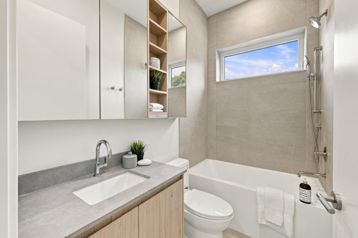 Photo 25 at 2 - 2509 Kitchener Street, Renfrew VE, Vancouver East