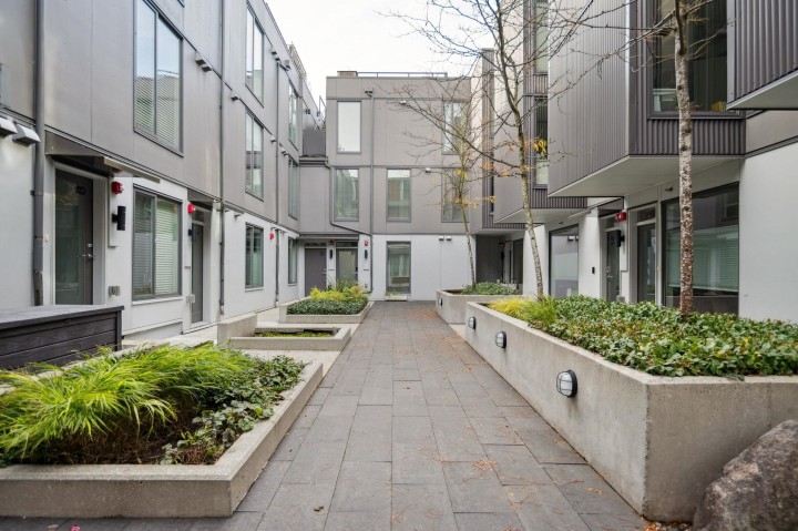 Photo 2 at 13 - 531 E 16th Avenue, Mount Pleasant VE, Vancouver East