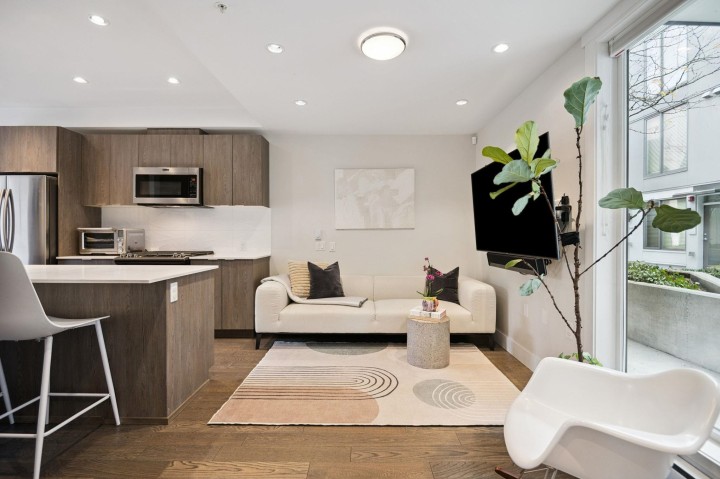 Photo 7 at 13 - 531 E 16th Avenue, Mount Pleasant VE, Vancouver East