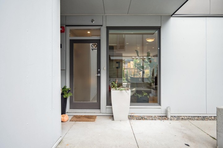 Photo 3 at 13 - 531 E 16th Avenue, Mount Pleasant VE, Vancouver East