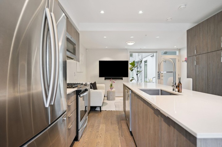 Photo 14 at 13 - 531 E 16th Avenue, Mount Pleasant VE, Vancouver East