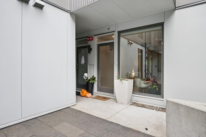 Photo 4 at 13 - 531 E 16th Avenue, Mount Pleasant VE, Vancouver East