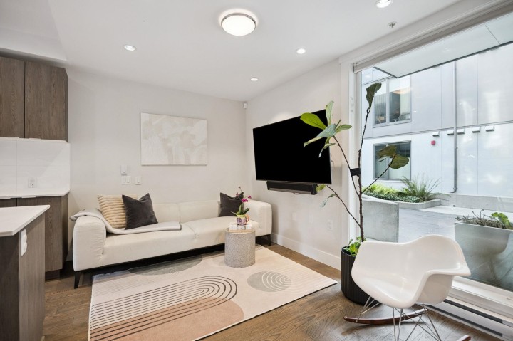 Photo 8 at 13 - 531 E 16th Avenue, Mount Pleasant VE, Vancouver East