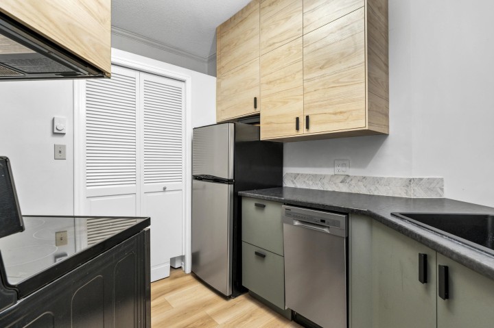 Photo 13 at 107 - 1100 W 7th Avenue, Fairview VW, Vancouver West