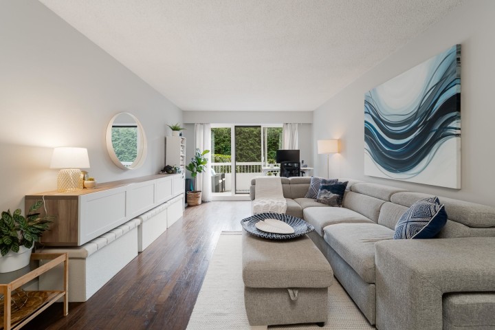 Photo 2 at 303 - 2450 Cornwall Avenue, Kitsilano, Vancouver West