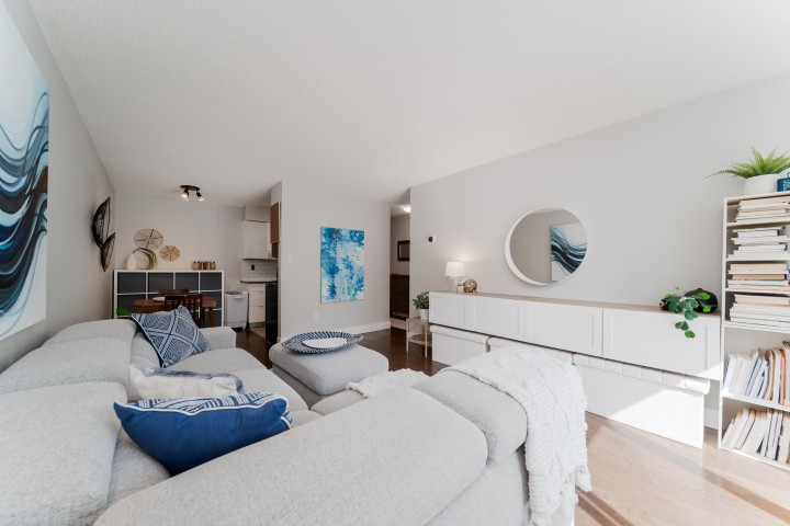 Photo 12 at 303 - 2450 Cornwall Avenue, Kitsilano, Vancouver West