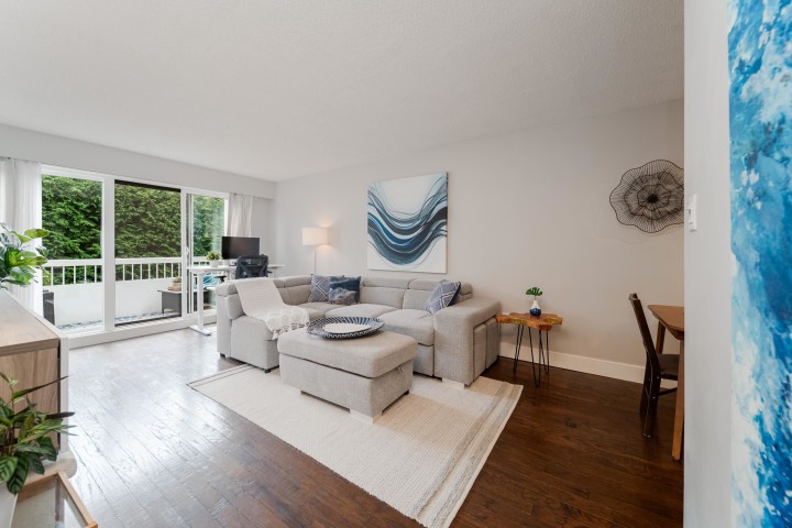 Photo 7 at 303 - 2450 Cornwall Avenue, Kitsilano, Vancouver West