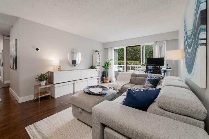 Photo 8 at 303 - 2450 Cornwall Avenue, Kitsilano, Vancouver West