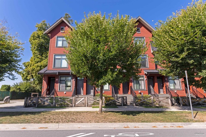 Photo 2 at 5835 Wales Street, Killarney VE, Vancouver East
