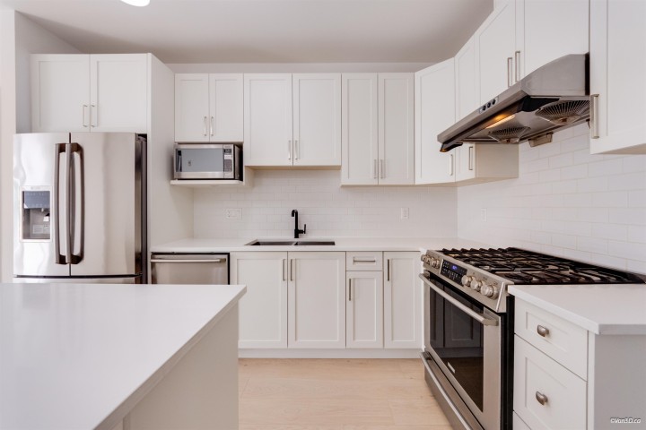 Photo 3 at 5835 Wales Street, Killarney VE, Vancouver East