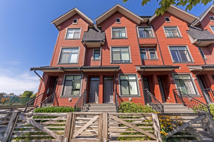 Photo 1 at 5835 Wales Street, Killarney VE, Vancouver East