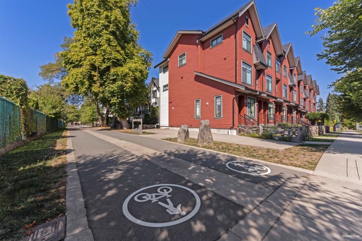 Photo 40 at 5835 Wales Street, Killarney VE, Vancouver East
