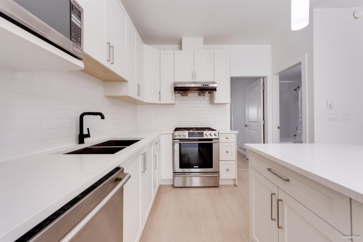Photo 4 at 5835 Wales Street, Killarney VE, Vancouver East