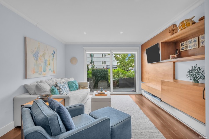 Photo 2 at 111 - 2040 Cornwall Avenue, Kitsilano, Vancouver West