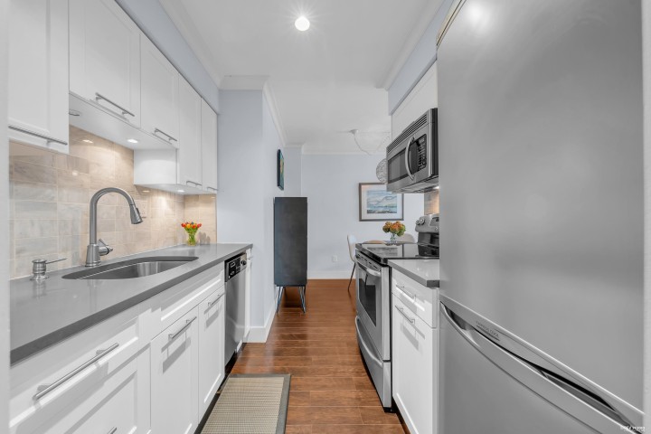 Photo 10 at 111 - 2040 Cornwall Avenue, Kitsilano, Vancouver West