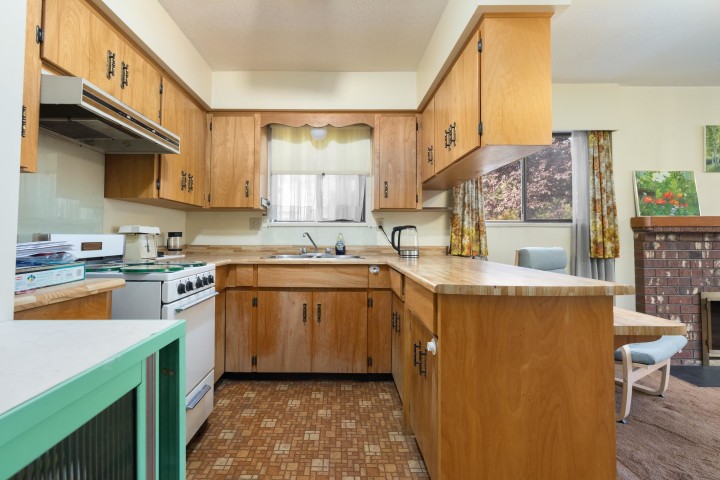 Photo 9 at 1594 W 68th Avenue, S.W. Marine, Vancouver West