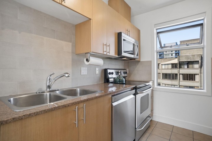 Photo 13 at 902 - 2965 Fir Street, Fairview VW, Vancouver West