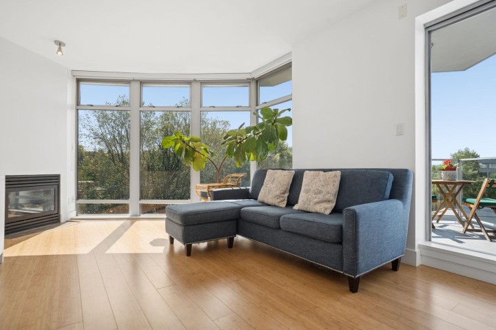 Photo 5 at 902 - 2965 Fir Street, Fairview VW, Vancouver West