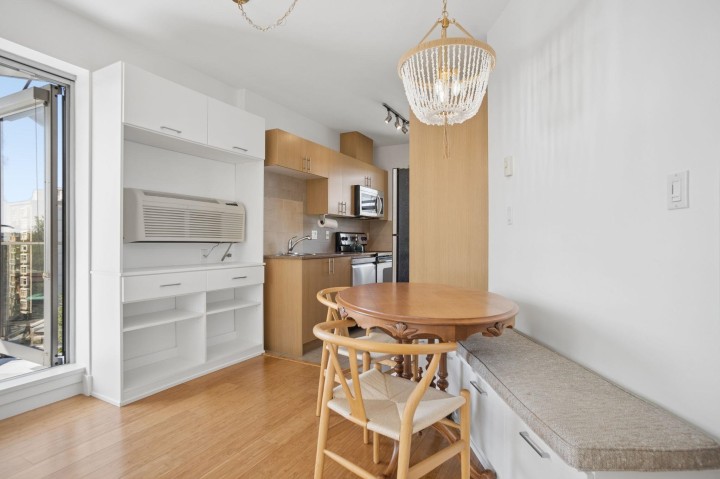 Photo 10 at 902 - 2965 Fir Street, Fairview VW, Vancouver West