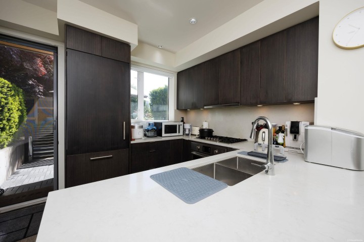 Photo 7 at 5552 Oak Street, Cambie, Vancouver West