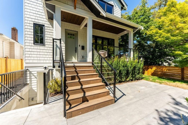 Photo 3 at 3233 Penticton Street, Renfrew Heights, Vancouver East