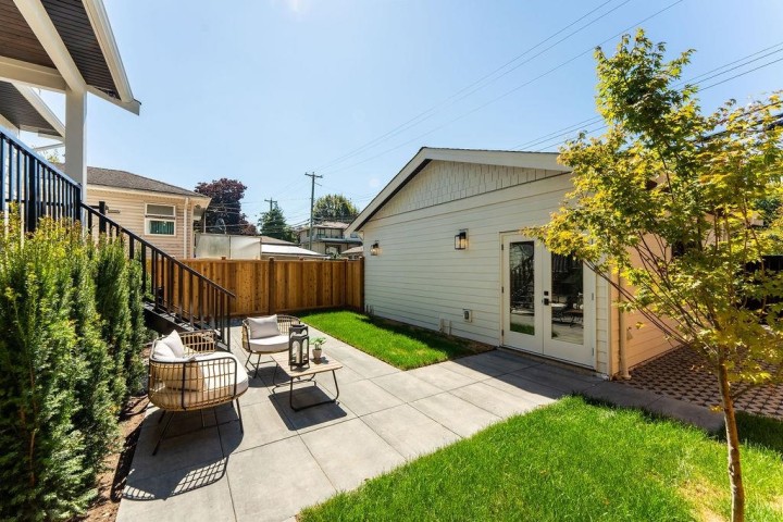 Photo 2 at 2598 E 16th Avenue, Renfrew Heights, Vancouver East