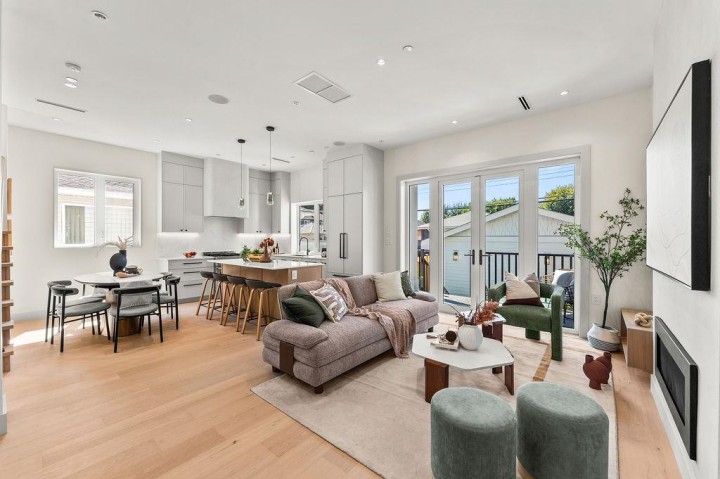 Photo 6 at 2598 E 16th Avenue, Renfrew Heights, Vancouver East