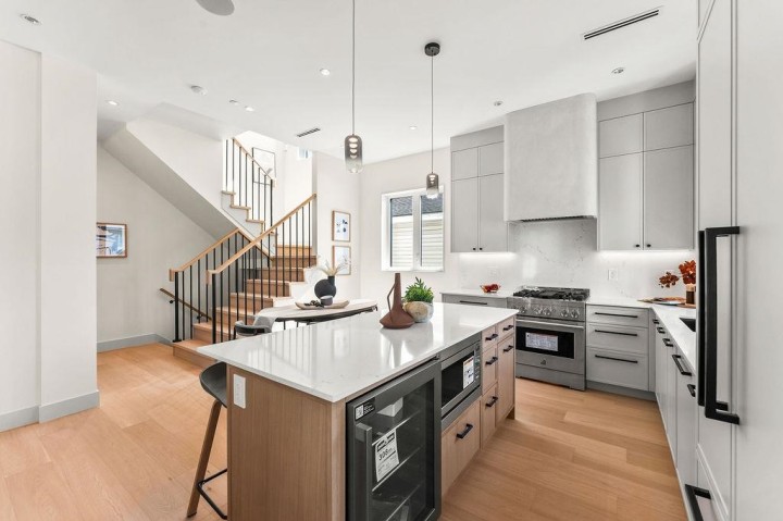 Photo 10 at 2598 E 16th Avenue, Renfrew Heights, Vancouver East