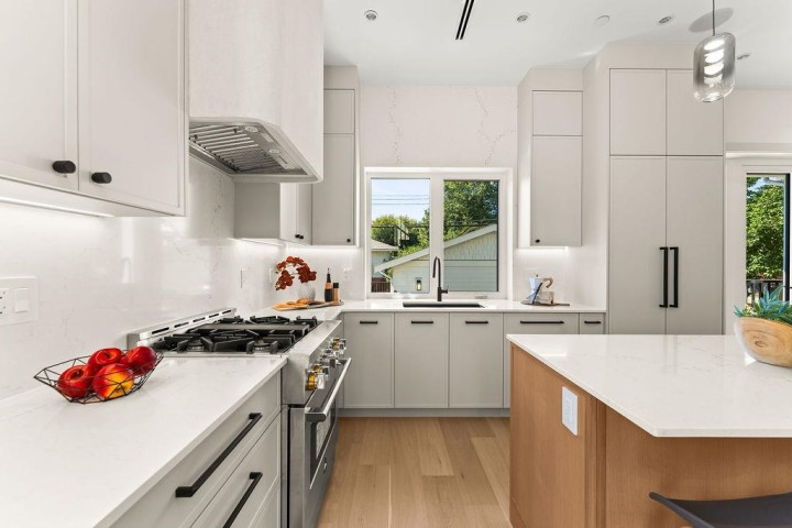 Photo 11 at 2598 E 16th Avenue, Renfrew Heights, Vancouver East