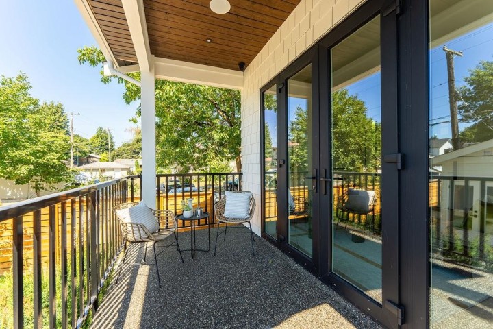 Photo 4 at 2598 E 16th Avenue, Renfrew Heights, Vancouver East