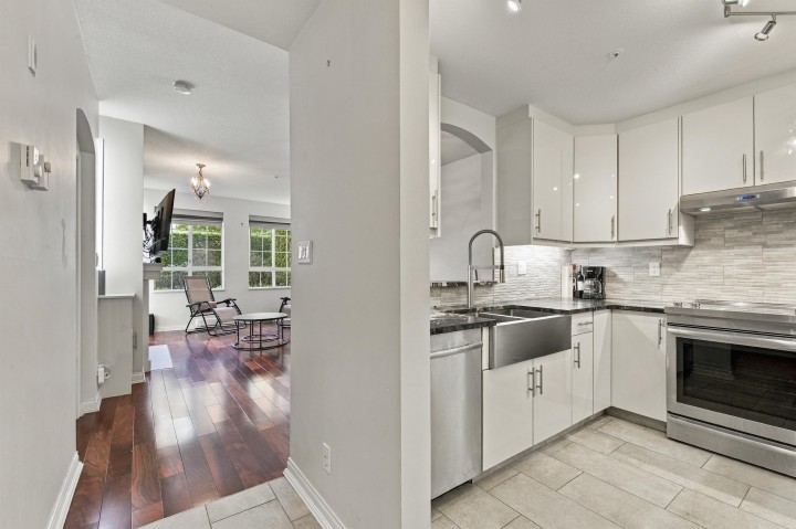 Photo 2 at 109 - 5835 Hampton Place, University VW, Vancouver West