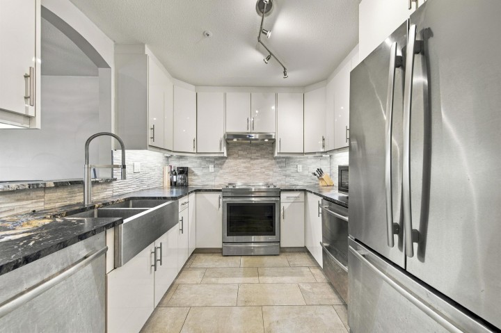 Photo 1 at 109 - 5835 Hampton Place, University VW, Vancouver West